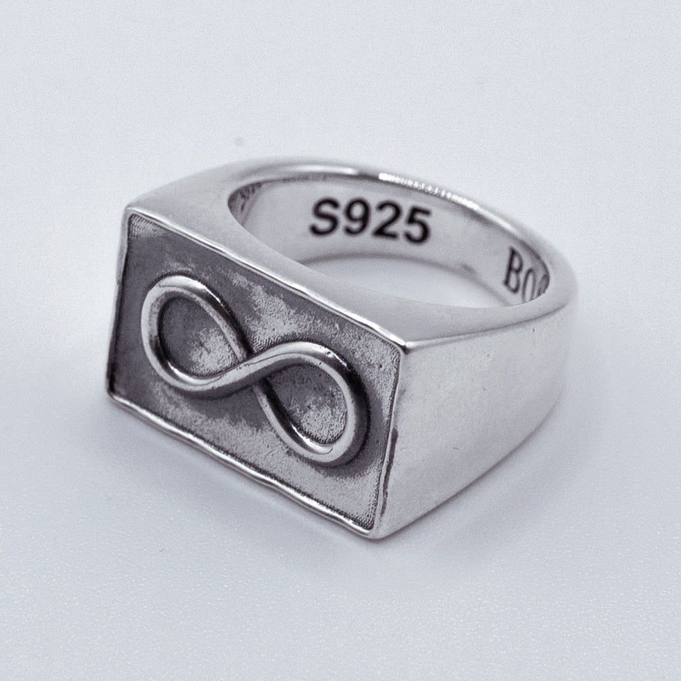 Anillo Infinito de plata 925 BOASI, detalle del símbolo infinito